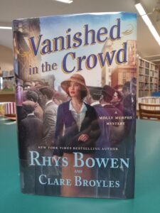 Book cover for the mystery novel 'Vanished in a Crowd'