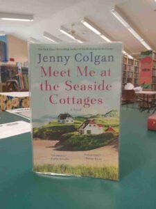 Photo of the cover for the novel 'Meet Me at the Seaside Cottages'